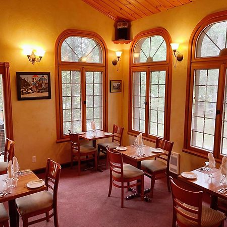 Auberge Alpine Inn Сент-Адель Экстерьер фото