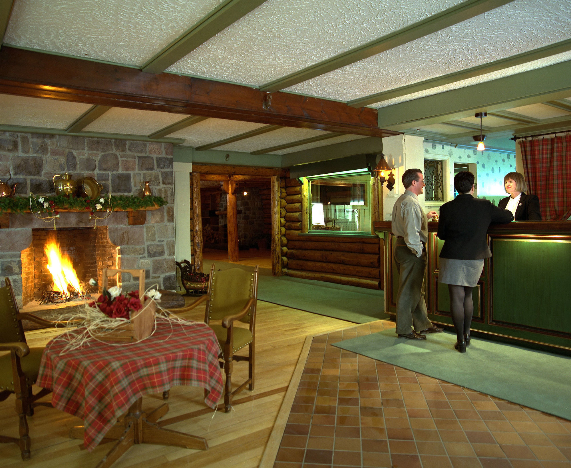 Auberge Alpine Inn Сент-Адель Экстерьер фото