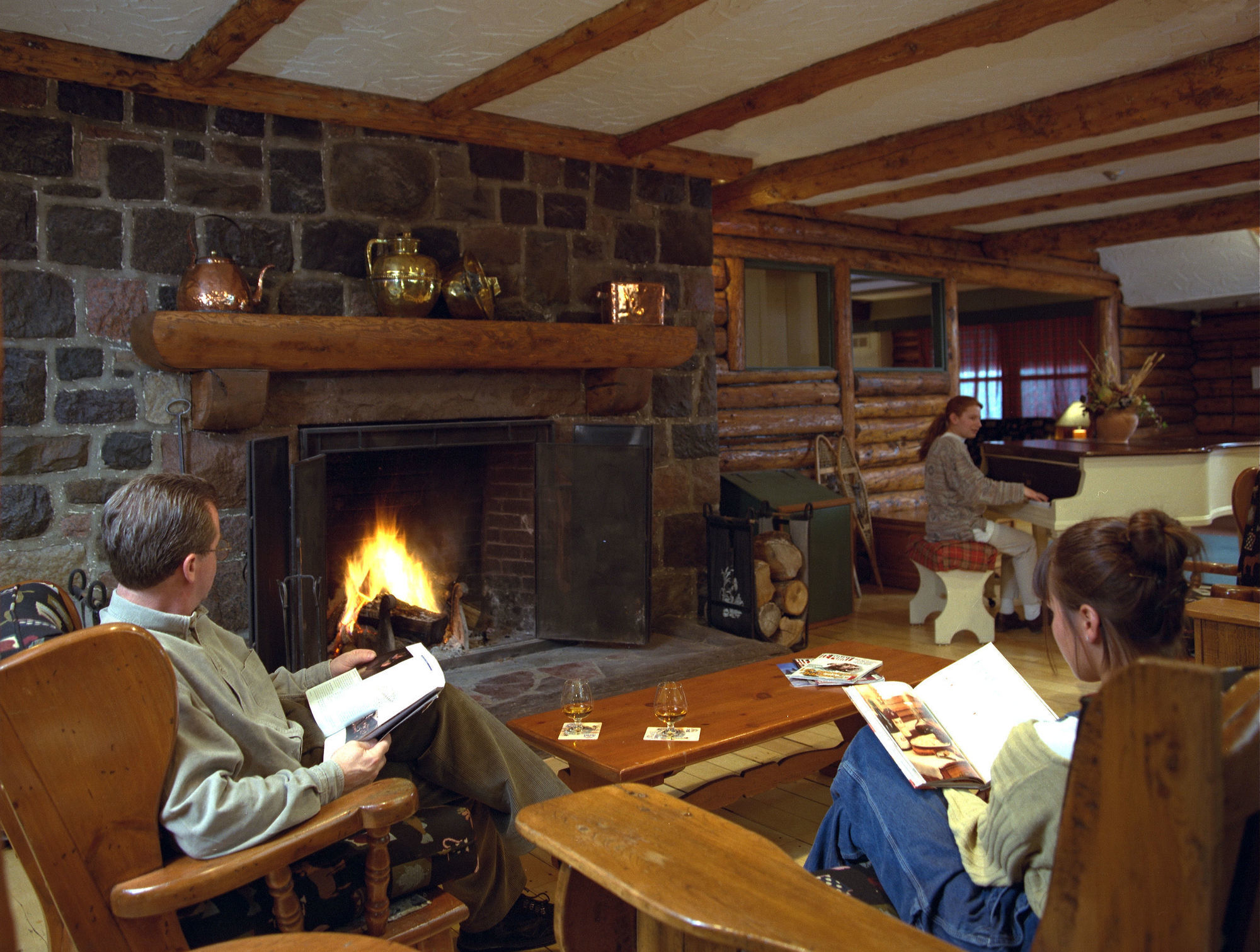 Auberge Alpine Inn Сент-Адель Экстерьер фото