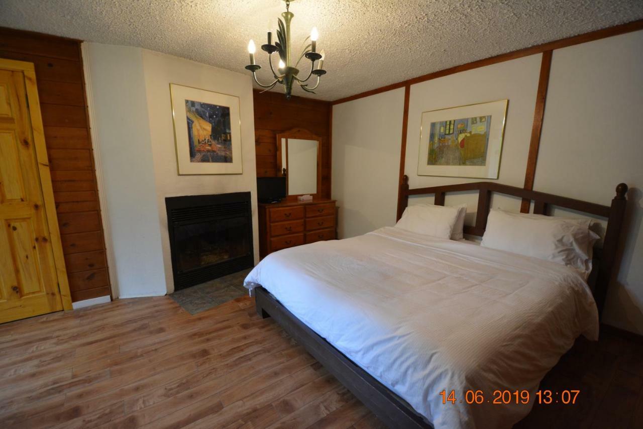 Auberge Alpine Inn Сент-Адель Экстерьер фото